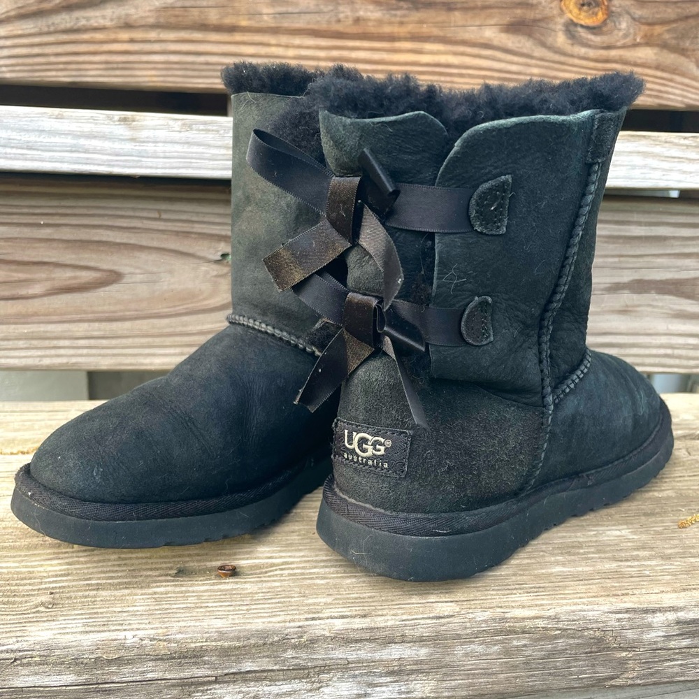 UGG Black Bailey Bow Women's 6.5